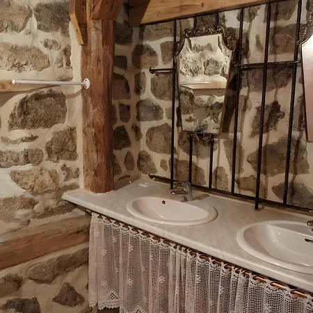 Semesterbostad Socabenga Lafarre (Haute-Loire)